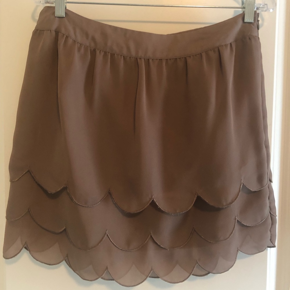 ELLE Taupe mini skirt. Taupe color. Size 8.